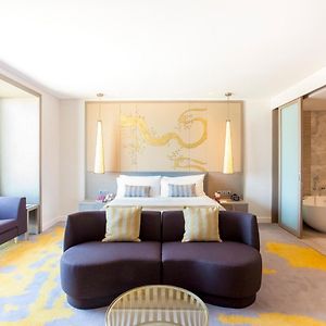 King Room Lounge Access